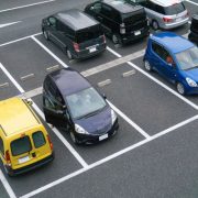 リースした車に駐車場は必要？駐車場の必要性や車庫証明との関係について解説