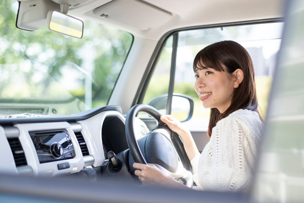 女性に人気の車は愛らしいデザインと運転のしやすさが特徴！